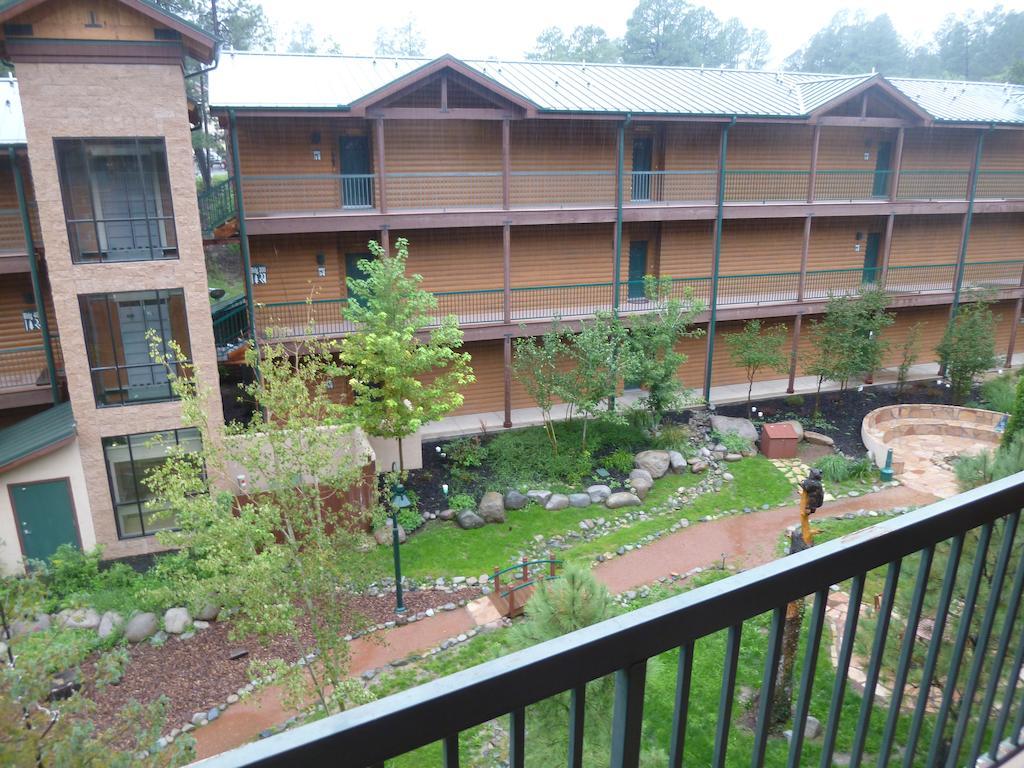 Resort River 4*